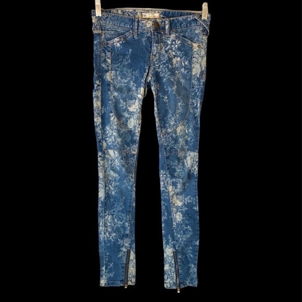 Free People Blue and White Skinny Jeans